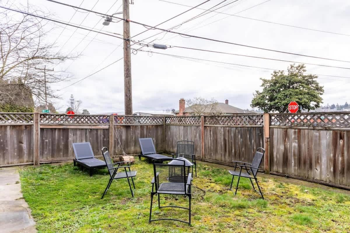 Entire In South Workspace And Yard Holiday home