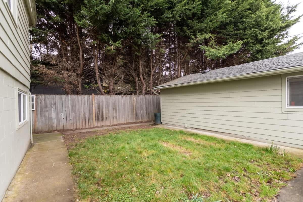 Entire In South Workspace And Yard