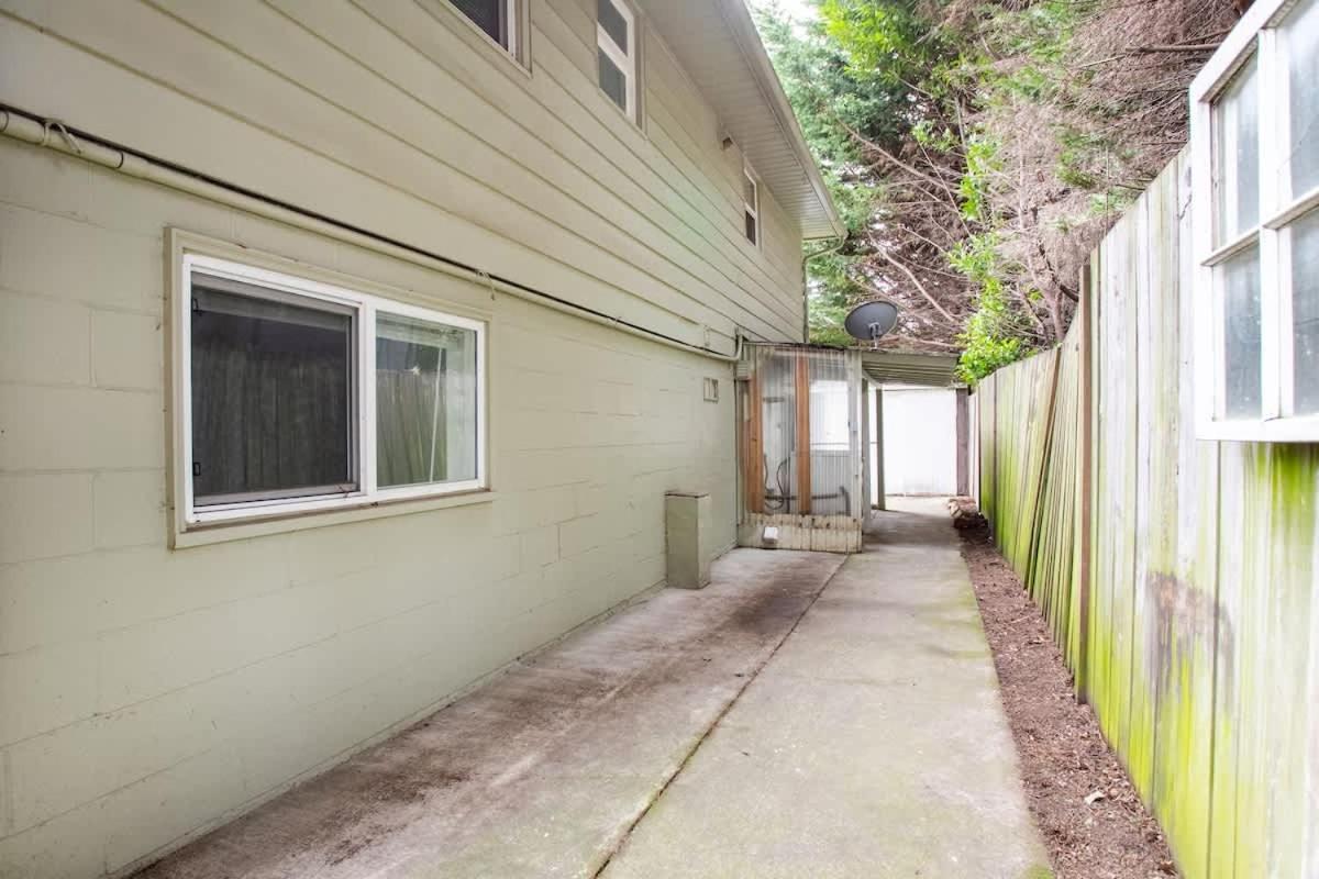 Entire In South Workspace And Yard Seattle