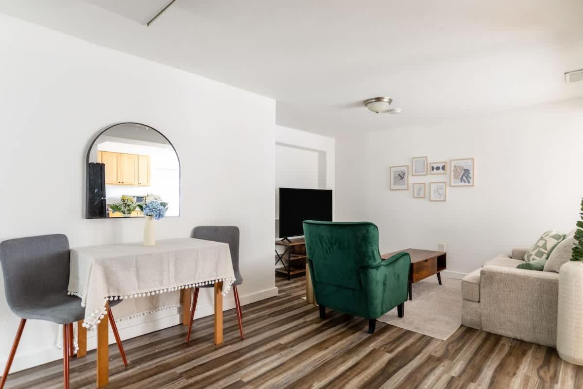 Entire In South Workspace And Yard Holiday home